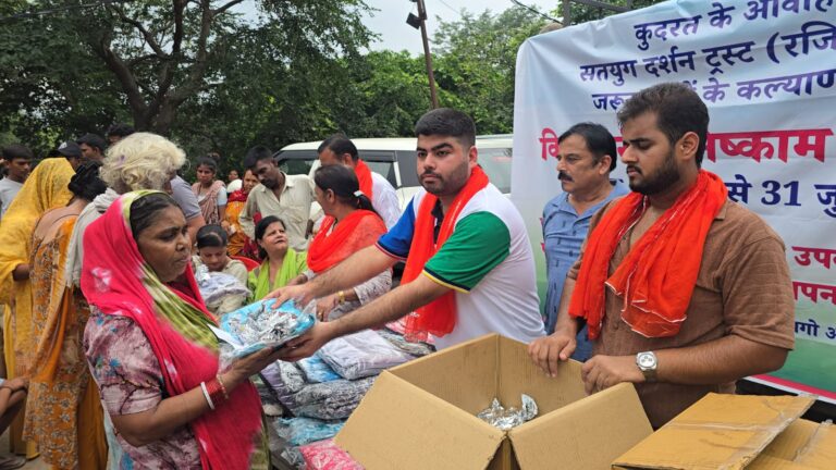 सतयुग दर्शन ट्रस्ट ने चंडीघाट बस्ती में की जनसेवा, एक महीने की आय से करेंगे असहाय लोगों की मदद
