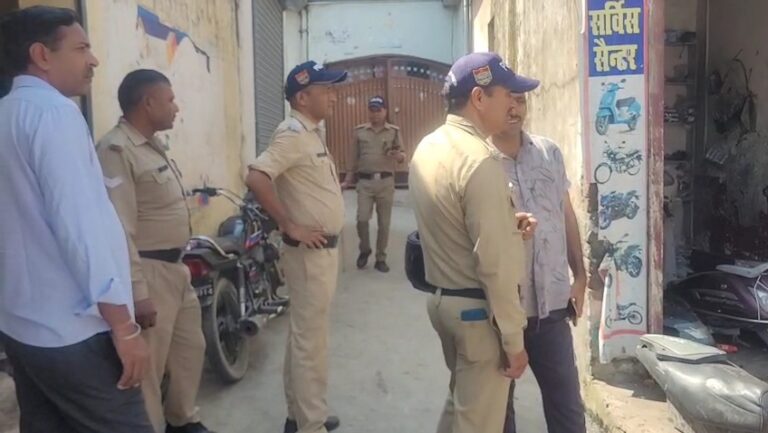 UKSSSC पेपर वायरल मामला, आरोपी खालिद के घर सुल्तानपुर पहुंची एसआईटी की टीम