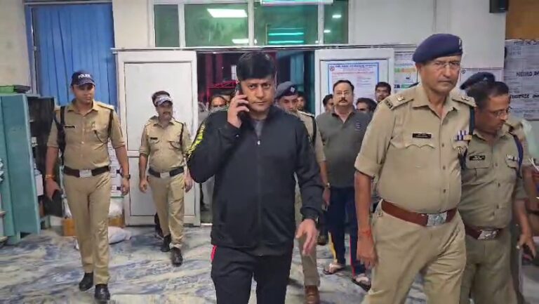 युवक की गोली मारकर हत्या से सनसनी, दोस्त लेकर पहुंचे अस्पताल, मौत की पुष्टि होते ही फरार