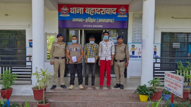 कार में भरकर ला रहे थे 300 किलो गोमांस, बहादराबाद पुलिस ने तीन तस्कर दबोचे