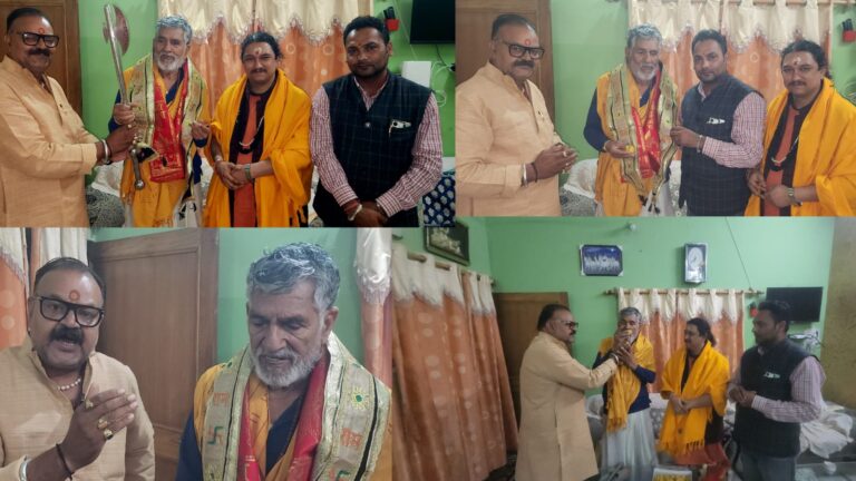 यादों में जिंदा रहेंगे फील्ड मार्शल दिवाकर भट्ट, आखिरी बार पंडित अधीर कौशिक ने घर जाकर किया था सम्मानित