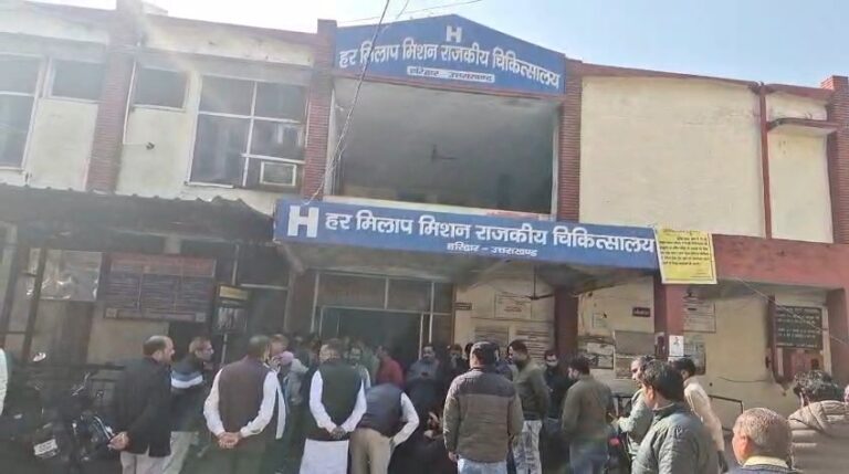 हरिद्वार जिला अस्पताल में लापरवाही, मोर्चरी में रखे शव की आंख नोच गए चूहे, परिजनों ने काटा हंगामा